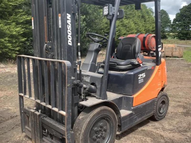 Doosan G25E-5