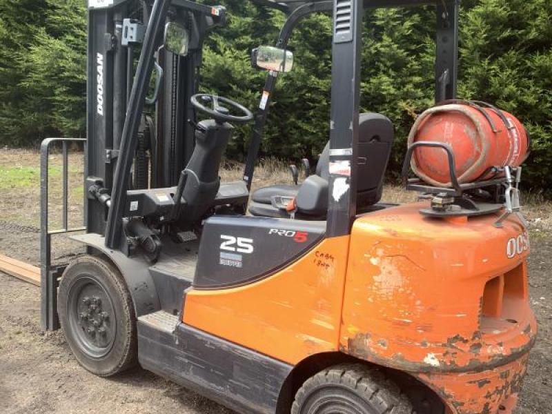 Doosan G25E-5